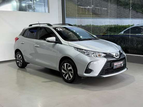 TOYOTA-YARIS-2022