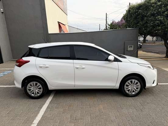TOYOTA-YARIS-2024