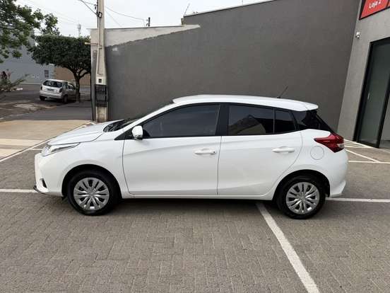 TOYOTA-YARIS-2024