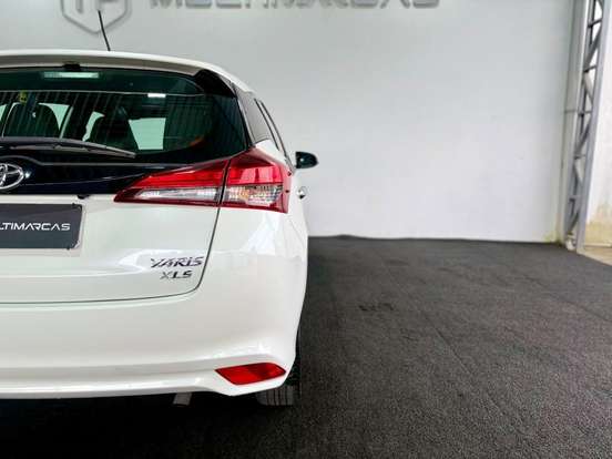 TOYOTA-YARIS-2019