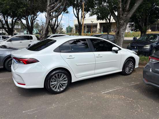 TOYOTA-COROLLA-2025