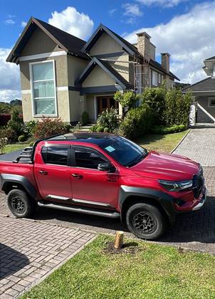 TOYOTA HILUX 2.8 D-4D TURBO DIESEL CD GR-S 4X4 AUTOMÁTICO