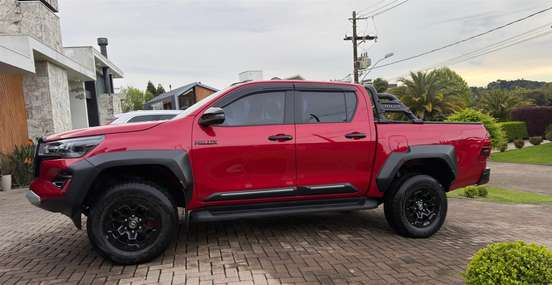 TOYOTA-HILUX-2023