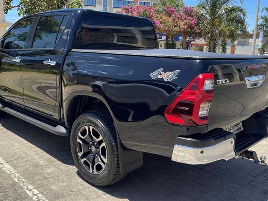 TOYOTA-HILUX-2.8 D-4D TURBO DIESEL CD SRX 4X4 AUTOMÁTICO TOYOTA-HILUX-2020