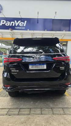 TOYOTA-HILUX SW4-2024