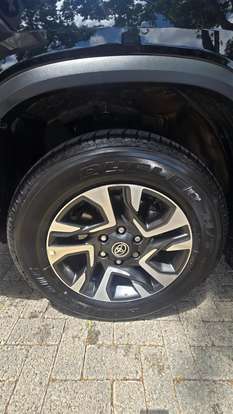 TOYOTA-HILUX SW4-2024