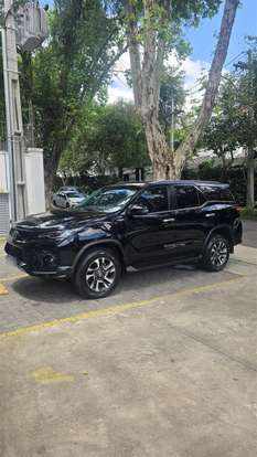 TOYOTA-HILUX SW4-2024