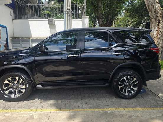 TOYOTA-HILUX SW4-2.8 D-4D TURBO DIESEL SRX 4X4 AUTOMÁTICO TOYOTA-HILUX SW4-2024