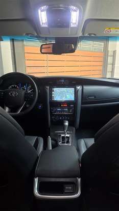 TOYOTA-HILUX SW4-2024
