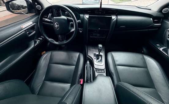 TOYOTA-HILUX SW4-2023