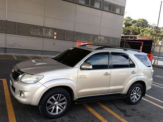 TOYOTA-HILUX SW4-3.0 SRV 4X4 7 LUGARES 16V TURBO INTERCOOLER DIESEL 4P AUTOMÁTICO TOYOTA-HILUX SW4-2012