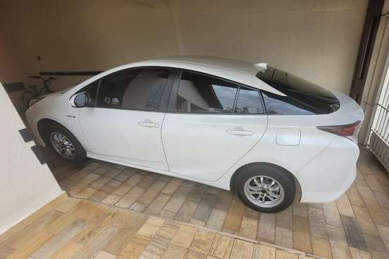 TOYOTA-PRIUS-2018