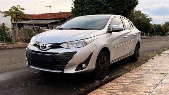 TOYOTA-YARIS-2019