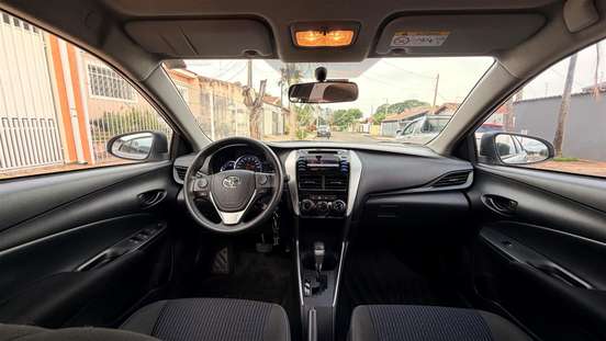 TOYOTA-YARIS-2019