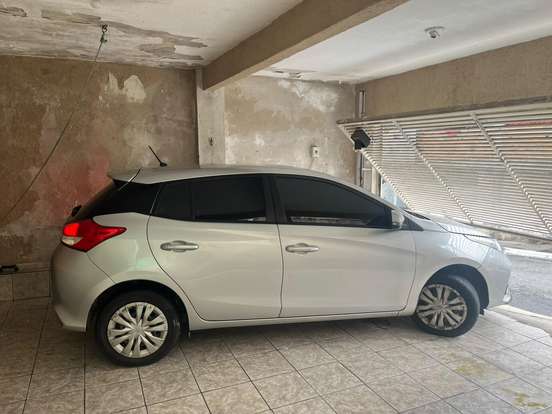 TOYOTA-YARIS-2023