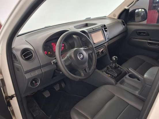 VOLKSWAGEN-AMAROK-2014