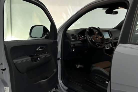 VOLKSWAGEN-AMAROK-2025