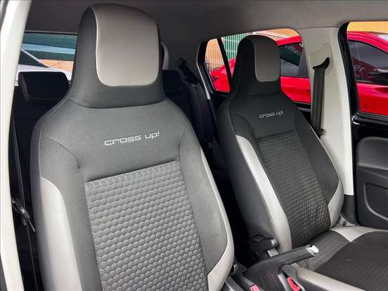 VOLKSWAGEN-CROSS UP-2018