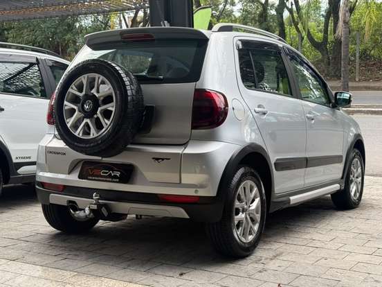 VOLKSWAGEN-CROSSFOX-2012