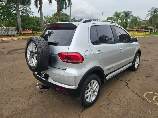 VOLKSWAGEN-FOX-1.6 MSI HIGHLINE 16V FLEX 4P AUTOMATIZADO VOLKSWAGEN-FOX-2015