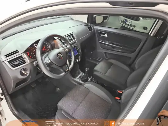 VOLKSWAGEN-FOX-2017