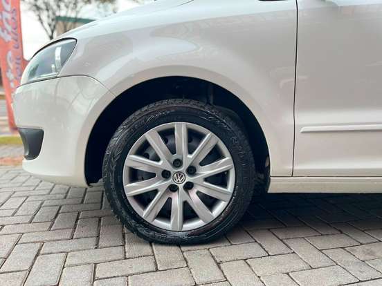 VOLKSWAGEN-FOX-2013