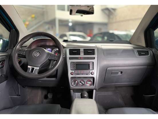 VOLKSWAGEN-FOX-1.0 MI TRENDLINE 8V FLEX 4P MANUAL VOLKSWAGEN-FOX-2015