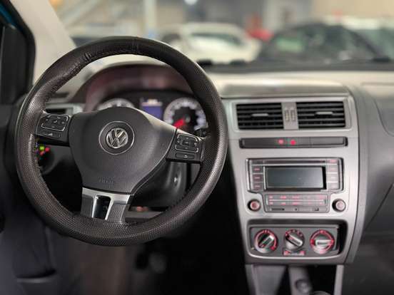 VOLKSWAGEN-FOX-2015