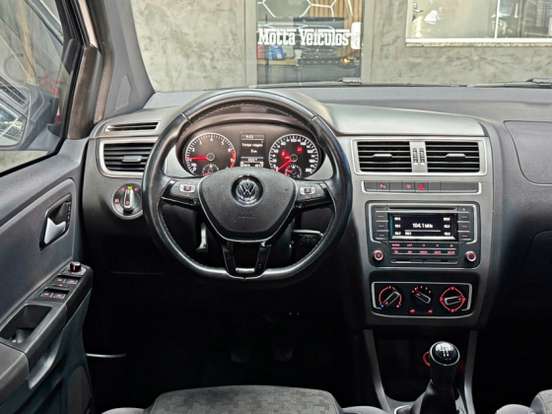 VOLKSWAGEN-FOX-2016