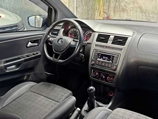 VOLKSWAGEN-FOX-2016