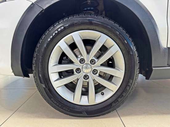 VOLKSWAGEN-FOX-1.0 MPI TRACK 12V FLEX 4P MANUAL VOLKSWAGEN-FOX-2016