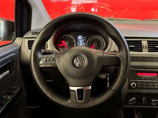 VOLKSWAGEN-FOX-2012