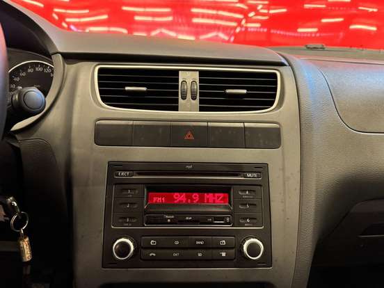 VOLKSWAGEN-FOX-2012