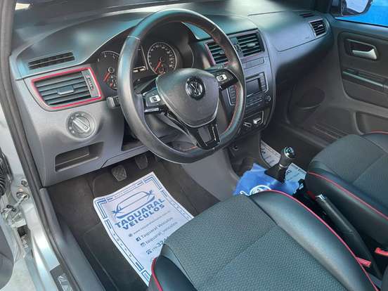 VOLKSWAGEN-FOX-2015