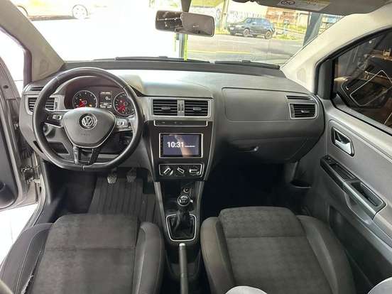 VOLKSWAGEN-FOX-2015