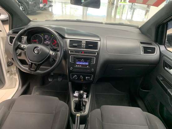 VOLKSWAGEN-FOX-2016
