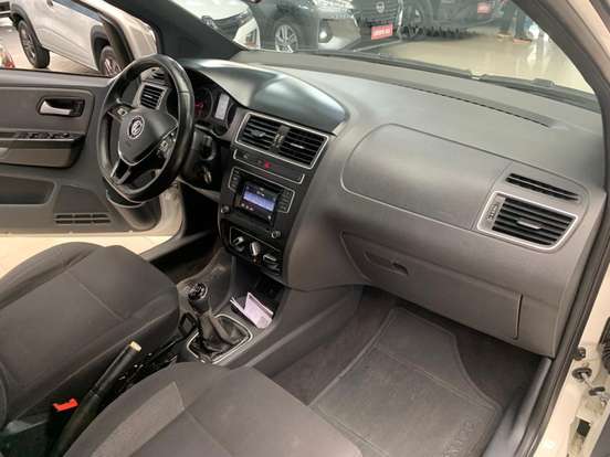 VOLKSWAGEN-FOX-2016