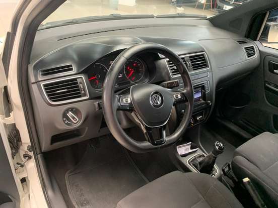 VOLKSWAGEN-FOX-2016