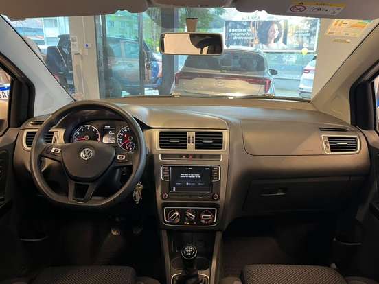 VOLKSWAGEN-FOX-2019