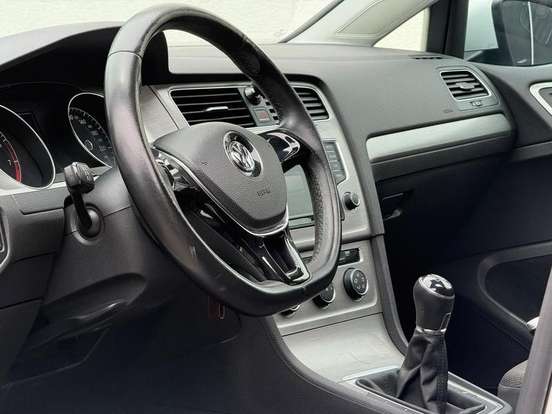 VOLKSWAGEN-GOLF-2017