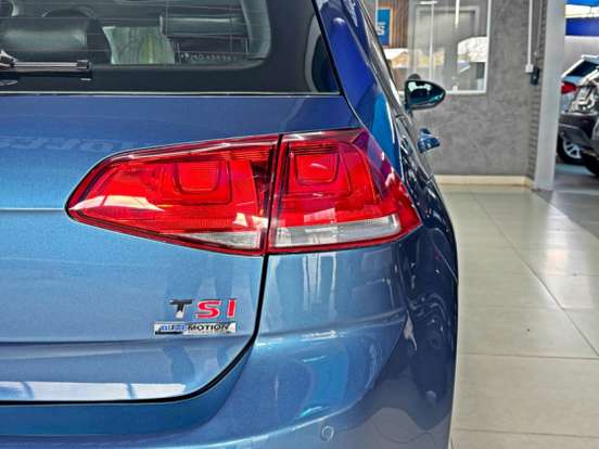VOLKSWAGEN-GOLF-2014