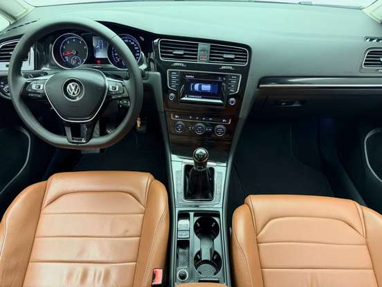 VOLKSWAGEN-GOLF-2014