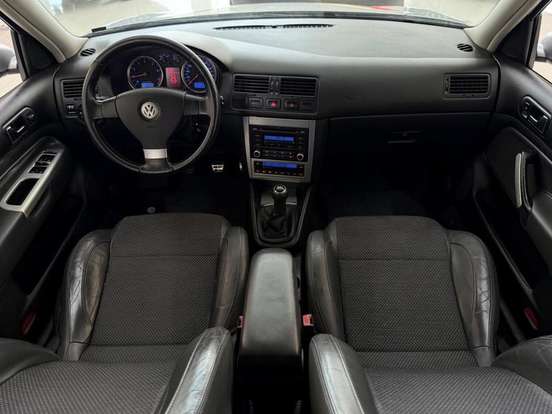 VOLKSWAGEN-GOLF-2011