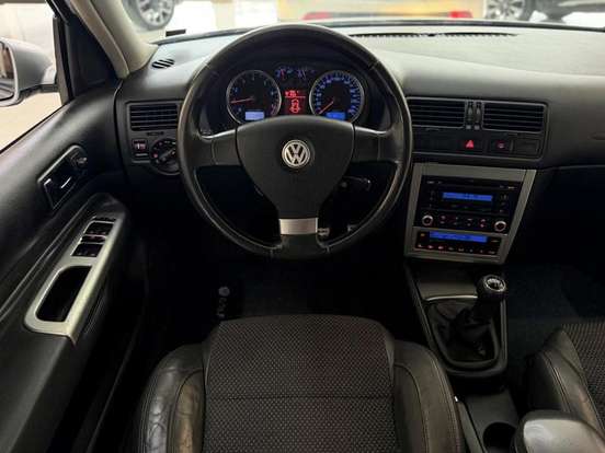 VOLKSWAGEN-GOLF-2011