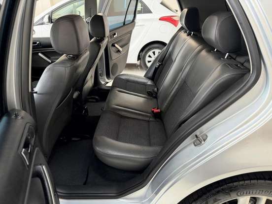 VOLKSWAGEN-GOLF-2011