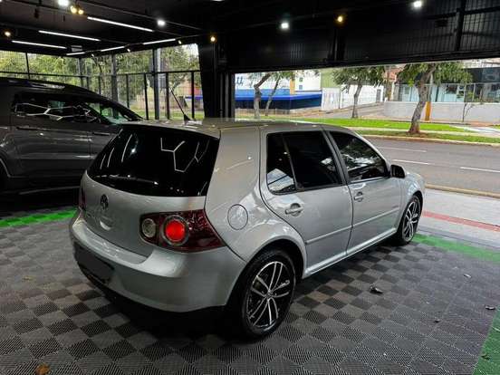 VOLKSWAGEN-GOLF-2009