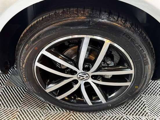 VOLKSWAGEN-GOLF-2009