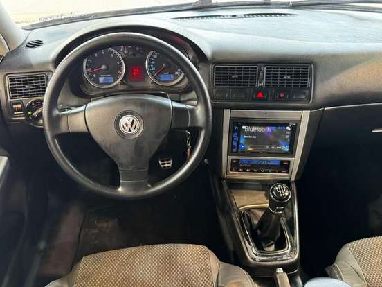 VOLKSWAGEN-GOLF-2009