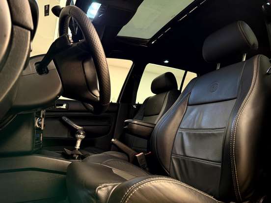 VOLKSWAGEN-GOLF-2004