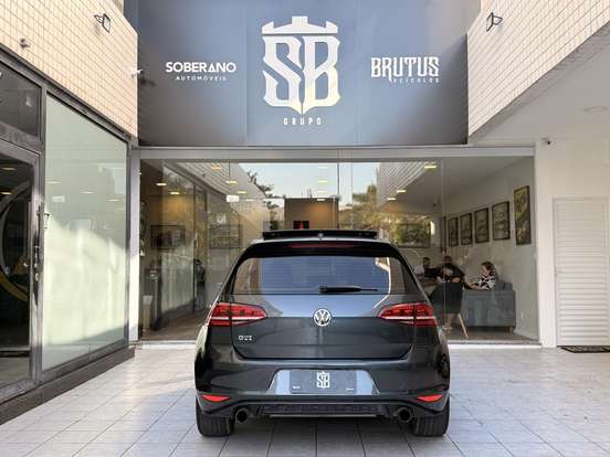 VOLKSWAGEN-GOLF-2015